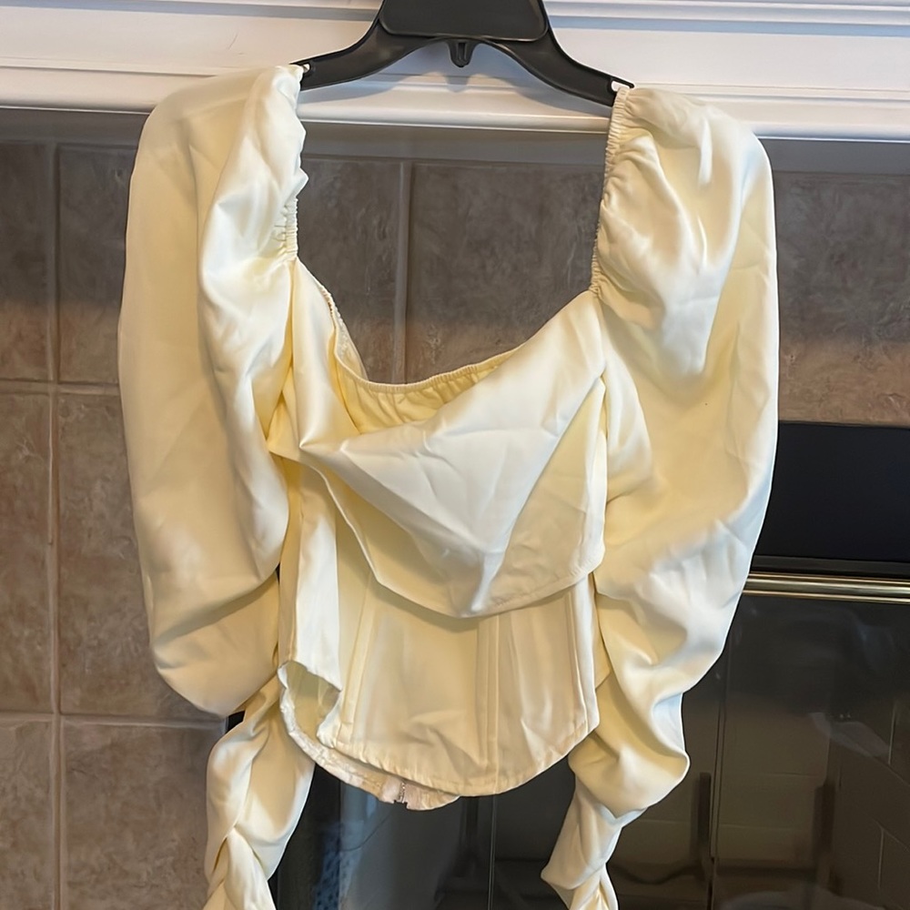 Pretty Little Thing Cream Woven Ruched Detail Square Neck Split Cuff Top Size 6